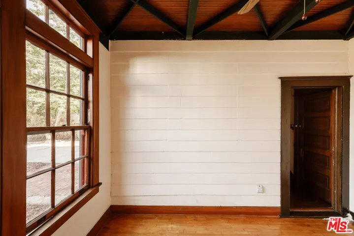 2750 Raymond Avenue, Los Angeles, California 90007