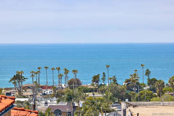 2010 Cambridge Avenue, Cardiff By The Sea, California 92007