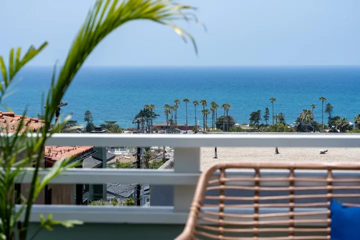 2010 Cambridge Avenue, Cardiff By The Sea, California 92007
