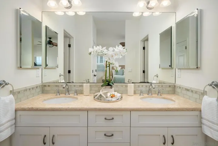 2010 Cambridge Avenue, Cardiff By The Sea, California 92007