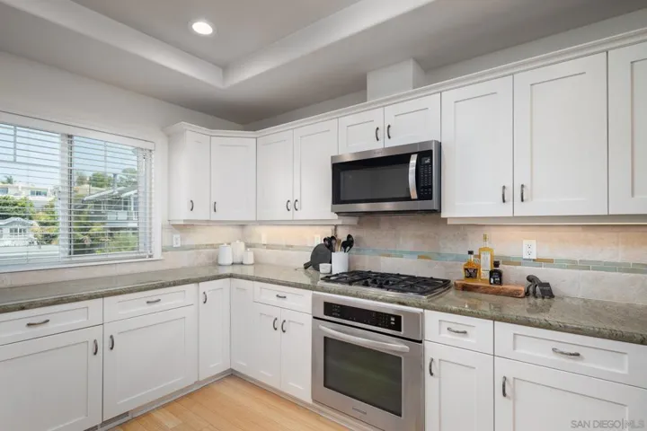 2010 Cambridge Avenue, Cardiff By The Sea, California 92007