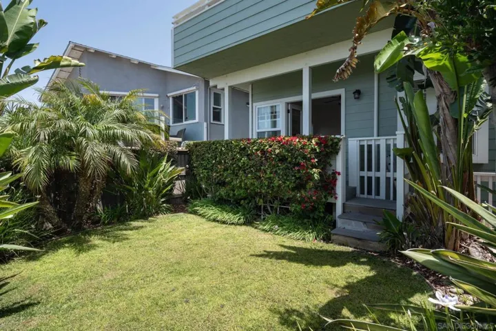 2010 Cambridge Avenue, Cardiff By The Sea, California 92007