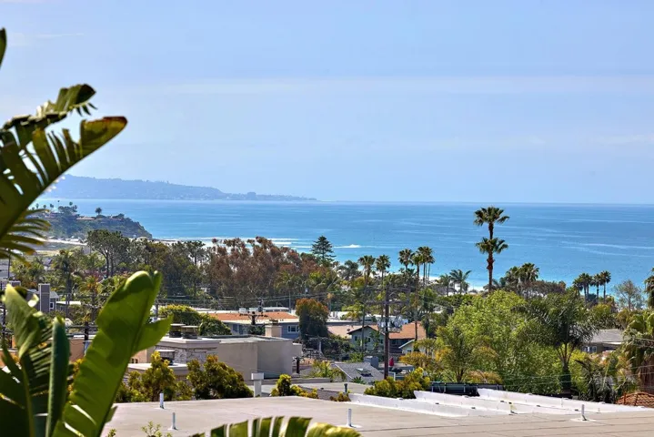 2010 Cambridge Avenue, Cardiff By The Sea, California 92007