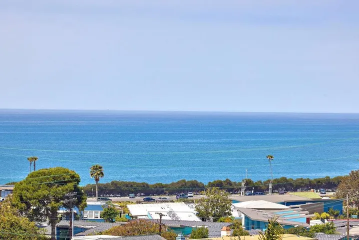 2010 Cambridge Avenue, Cardiff By The Sea, California 92007