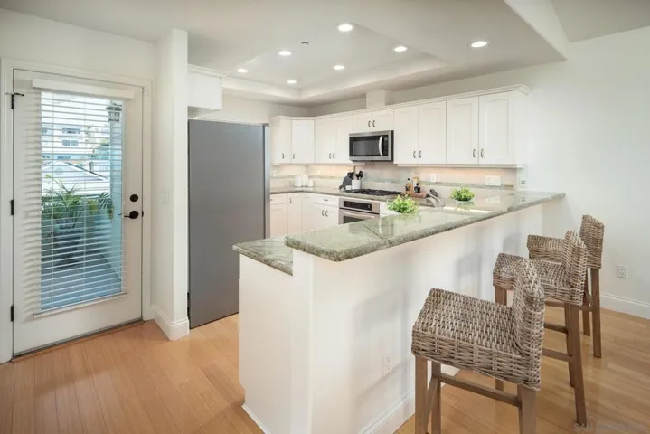 2010 Cambridge Avenue, Cardiff By The Sea, California 92007