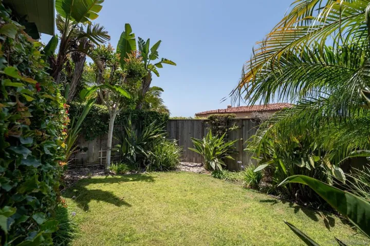 2010 Cambridge Avenue, Cardiff By The Sea, California 92007