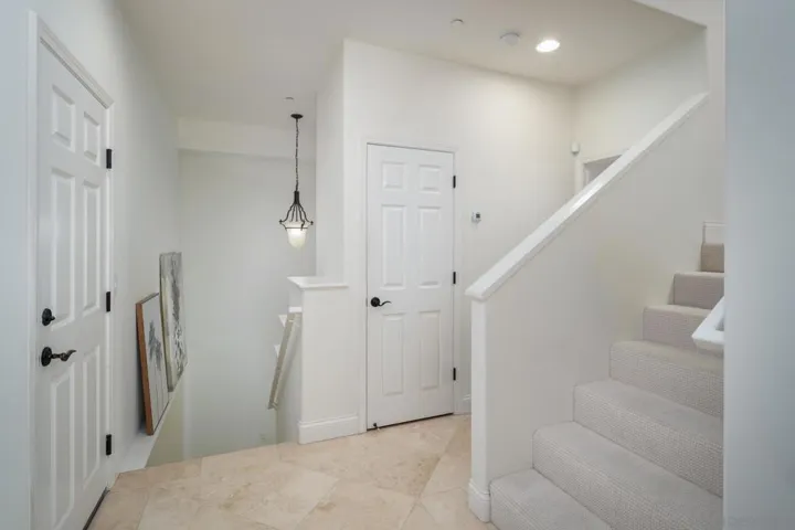 2010 Cambridge Avenue, Cardiff By The Sea, California 92007