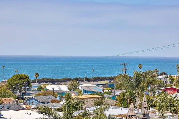 2010 Cambridge Avenue, Cardiff By The Sea, California 92007