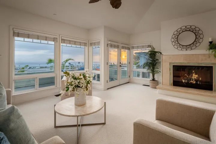 2010 Cambridge Avenue, Cardiff By The Sea, California 92007