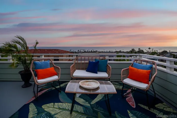 2010 Cambridge Avenue, Cardiff By The Sea, California 92007