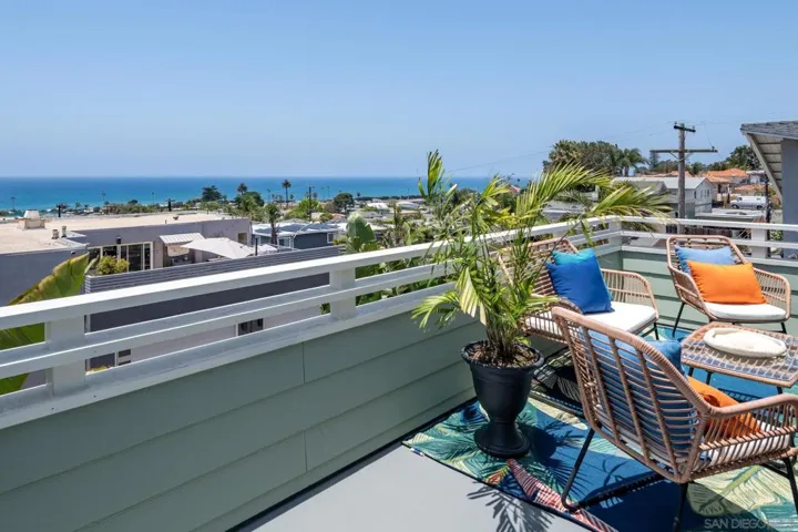 2010 Cambridge Avenue, Cardiff By The Sea, California 92007