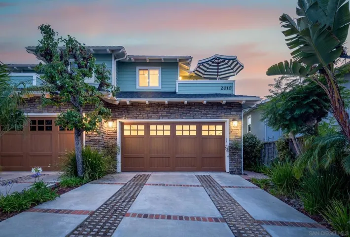 2010 Cambridge Avenue, Cardiff By The Sea, California 92007