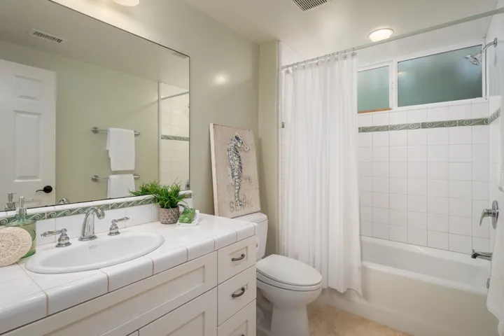 2010 Cambridge Avenue, Cardiff By The Sea, California 92007