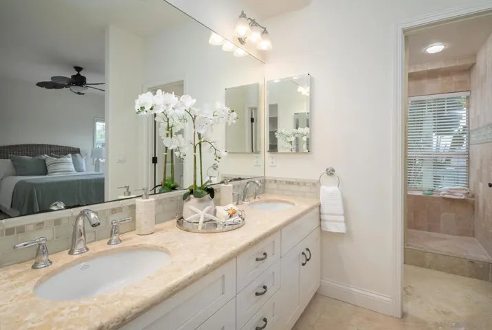 2010 Cambridge Avenue, Cardiff By The Sea, California 92007