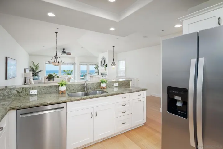 2010 Cambridge Avenue, Cardiff By The Sea, California 92007