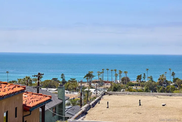 2010 Cambridge Avenue, Cardiff By The Sea, California 92007