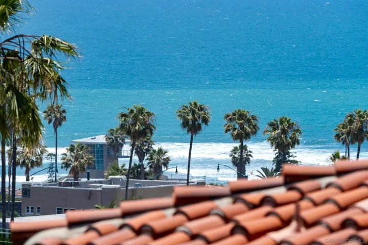 2010 Cambridge Avenue, Cardiff By The Sea, California 92007