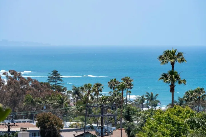 2010 Cambridge Avenue, Cardiff By The Sea, California 92007