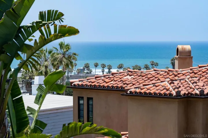 2010 Cambridge Avenue, Cardiff By The Sea, California 92007