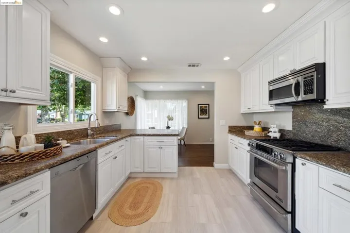 3007 Revere Ave, Oakland, California 94605