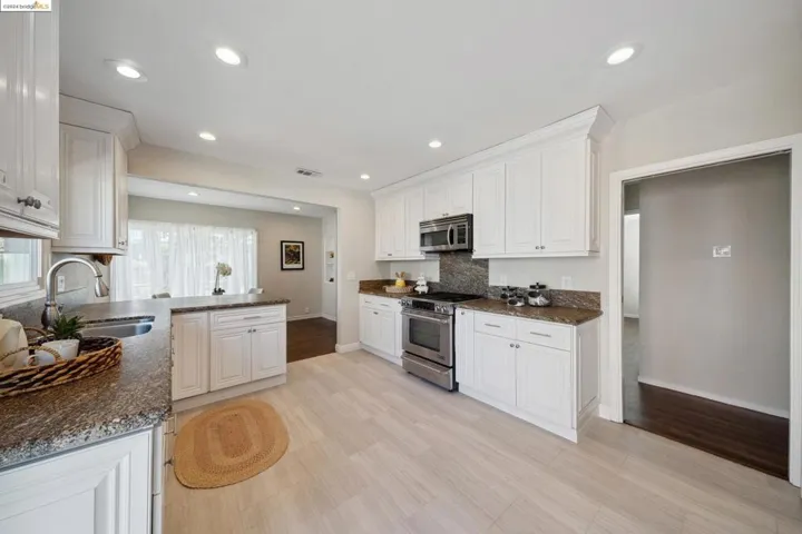 3007 Revere Ave, Oakland, California 94605