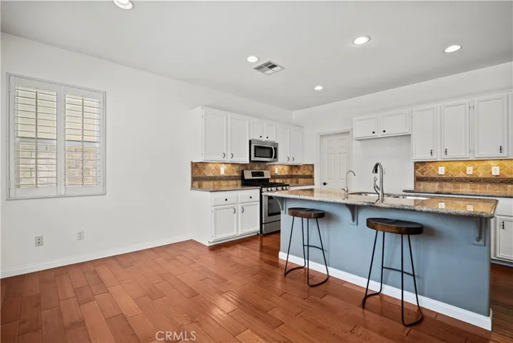 28304 Houston Court, Saugus, California 91350