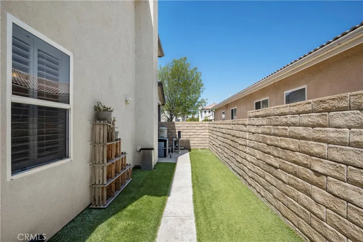 28304 Houston Court, Saugus, California 91350
