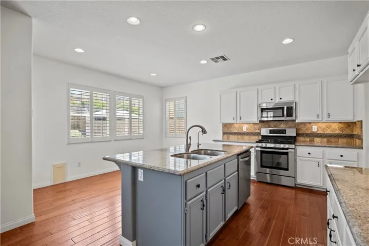28304 Houston Court, Saugus, California 91350
