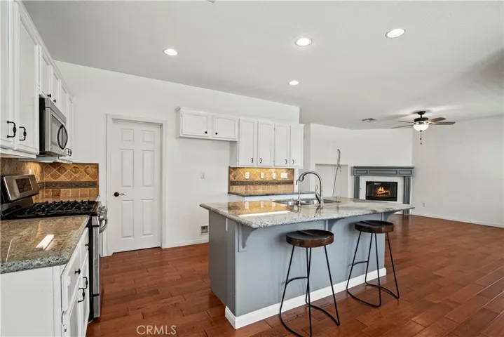 28304 Houston Court, Saugus, California 91350