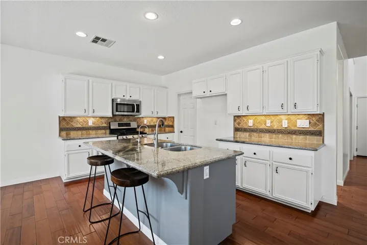 28304 Houston Court, Saugus, California 91350