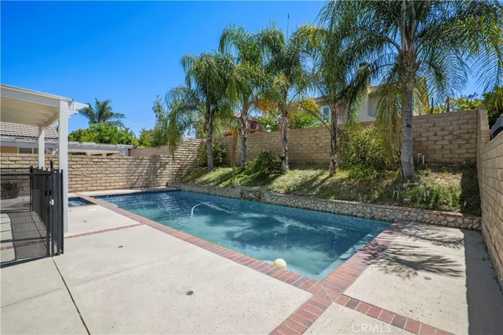 28304 Houston Court, Saugus, California 91350