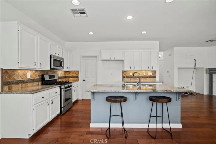 28304 Houston Court, Saugus, California 91350