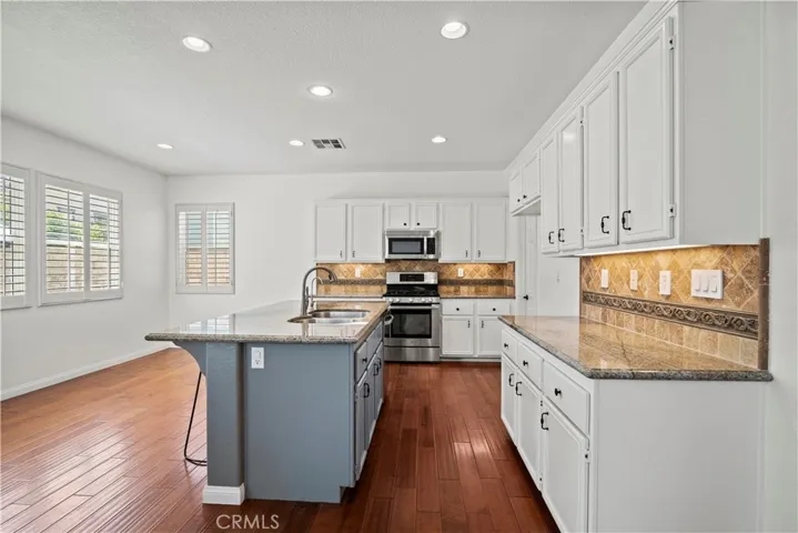 28304 Houston Court, Saugus, California 91350