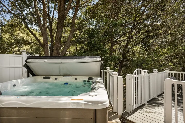 199 Zermat Drive, Crestline, California 92325