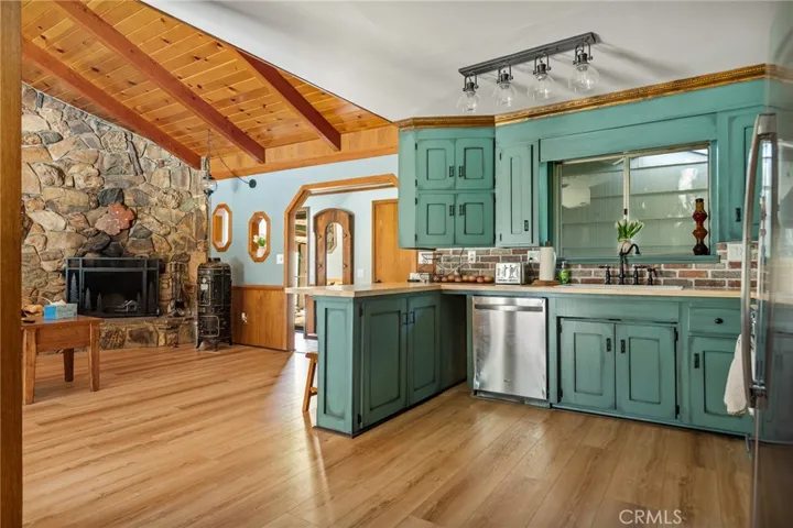 199 Zermat Drive, Crestline, California 92325