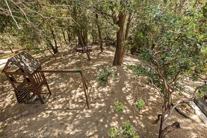 HUGE FENCED YARD!!!!