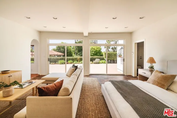 1565 N Columbus Avenue, Glendale, California 91202
