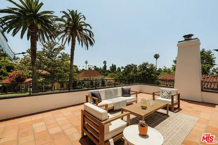 1565 N Columbus Avenue, Glendale, California 91202