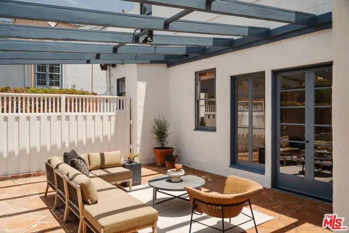 1565 N Columbus Avenue, Glendale, California 91202