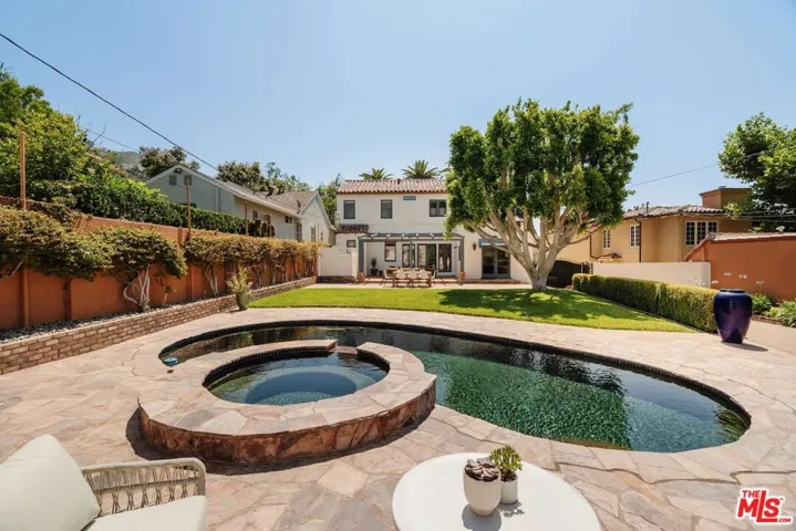 1565 N Columbus Avenue, Glendale, California 91202