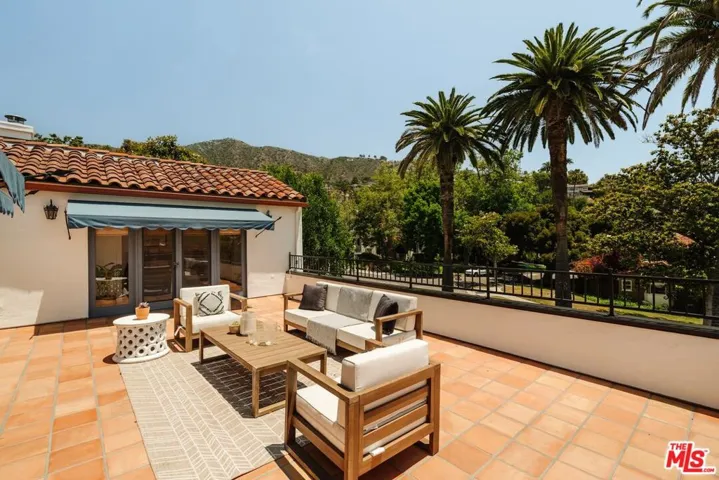 1565 N Columbus Avenue, Glendale, California 91202