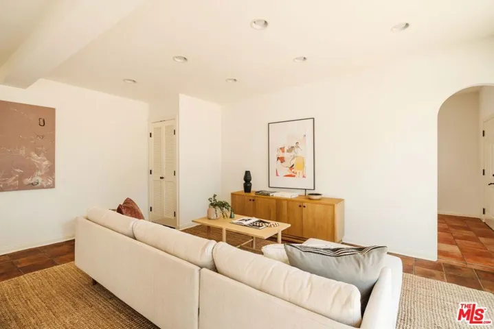 1565 N Columbus Avenue, Glendale, California 91202