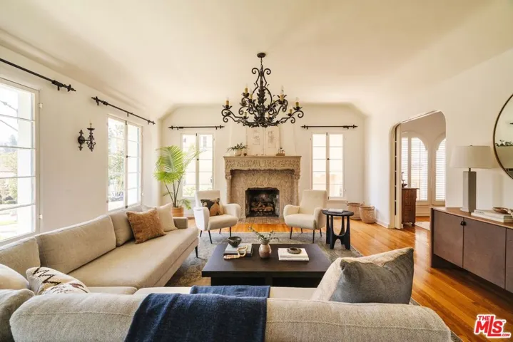 1565 N Columbus Avenue, Glendale, California 91202