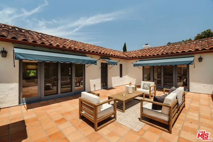 1565 N Columbus Avenue, Glendale, California 91202