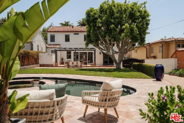 1565 N Columbus Avenue, Glendale, California 91202