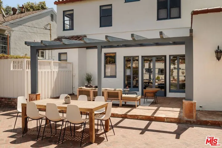 1565 N Columbus Avenue, Glendale, California 91202