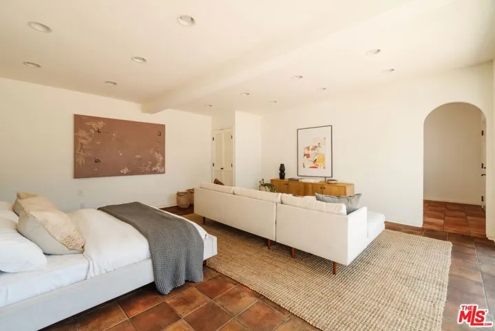 1565 N Columbus Avenue, Glendale, California 91202