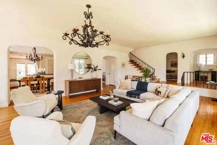 1565 N Columbus Avenue, Glendale, California 91202