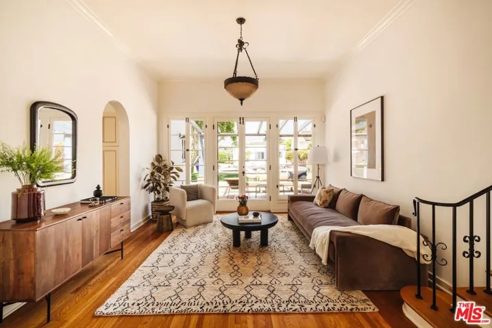 1565 N Columbus Avenue, Glendale, California 91202
