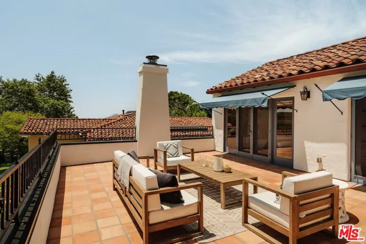 1565 N Columbus Avenue, Glendale, California 91202